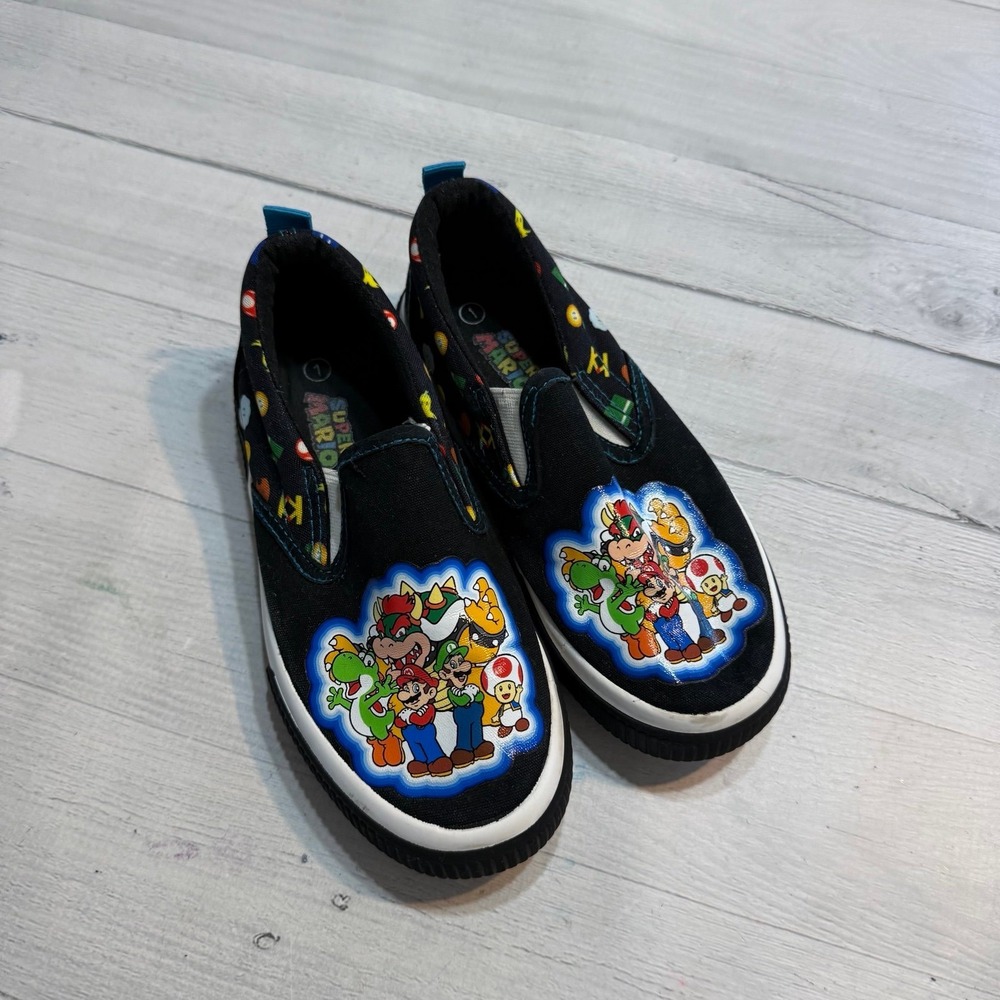 Nintendo SUPER MARIO Bros Canvas Slip-On Sneakers Shoes ground up kids size 1